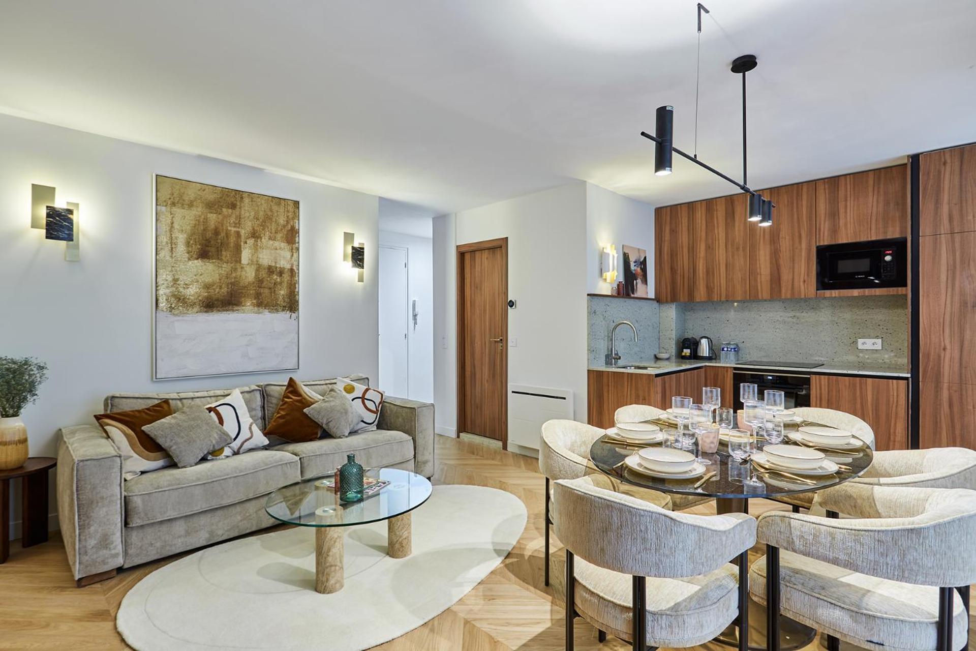 2 Center Of By Prestige Appartement Parijs