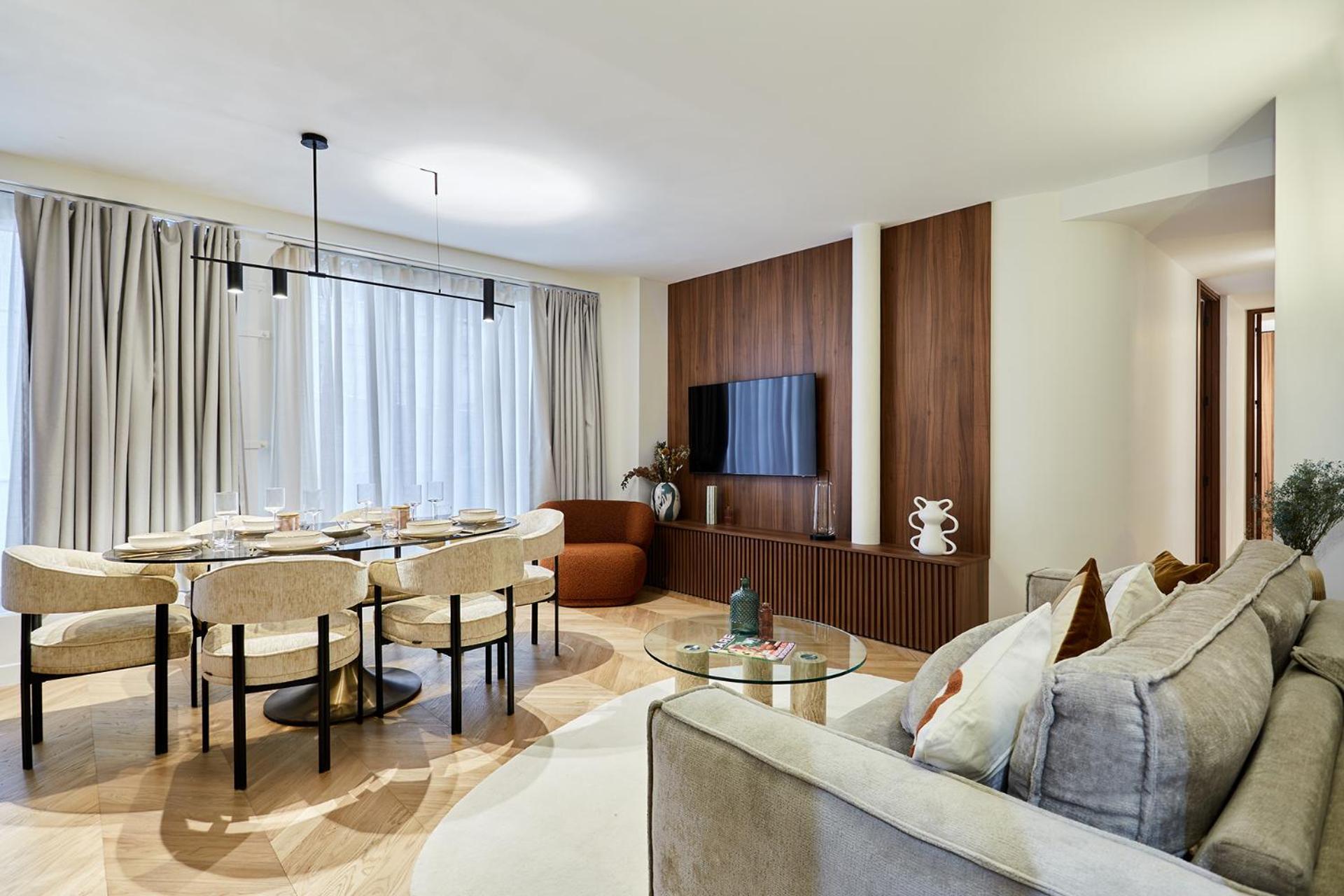 2 Center Of By Prestige * Parijs